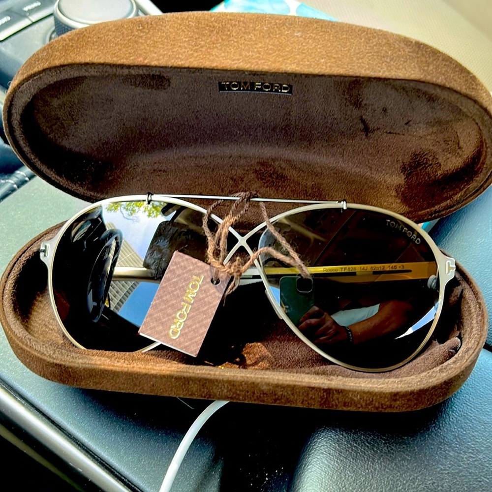 Men Tom Ford (full size) Aviator glasses. With original box and tags
